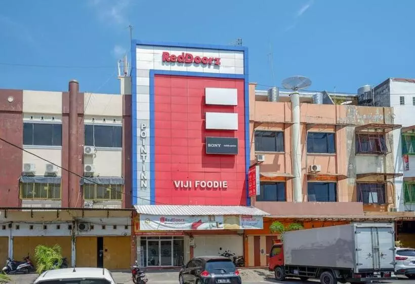 ホテル Reddoorz Plus @ Losari Makassar