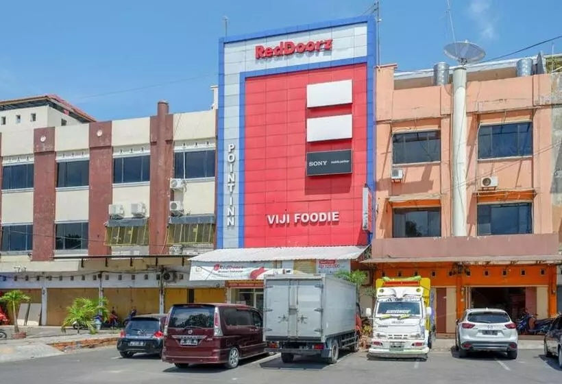 ホテル Reddoorz Plus @ Losari Makassar