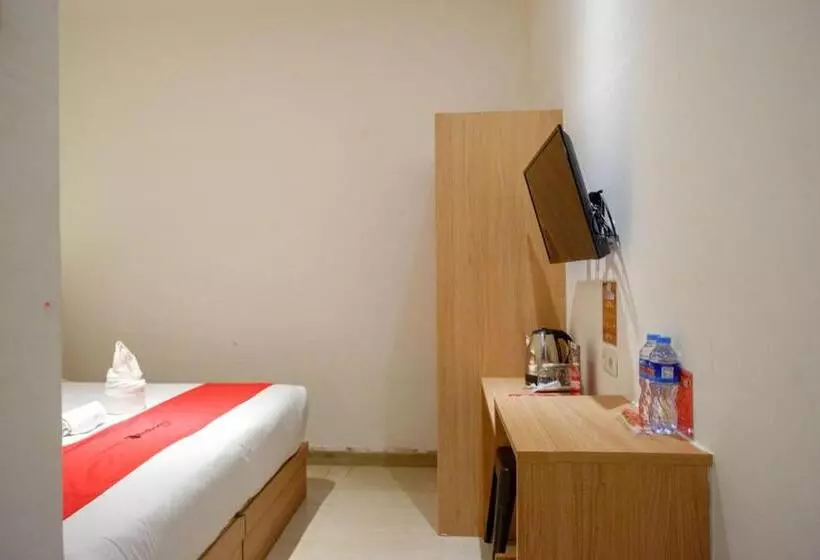 ホテル Reddoorz Plus @ Losari Makassar