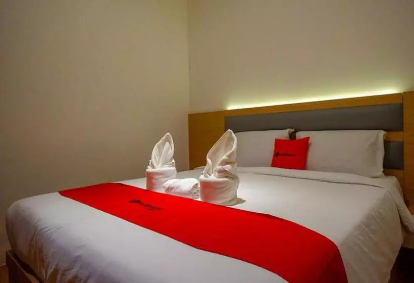 ホテル Reddoorz Plus @ Losari Makassar