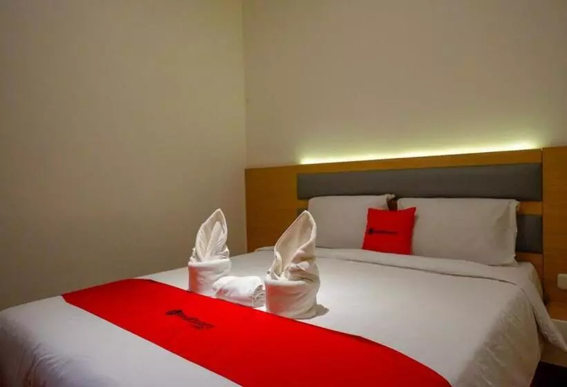 ホテル Reddoorz Plus @ Losari Makassar