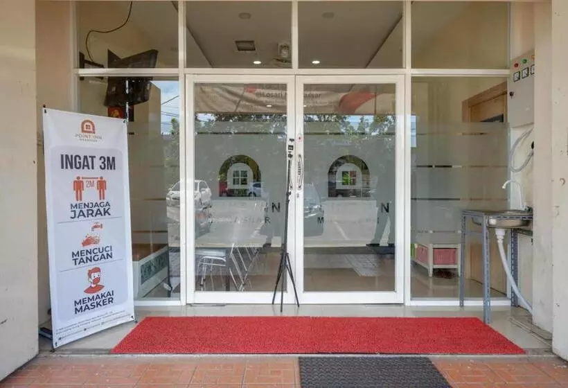 ホテル Reddoorz Plus @ Losari Makassar