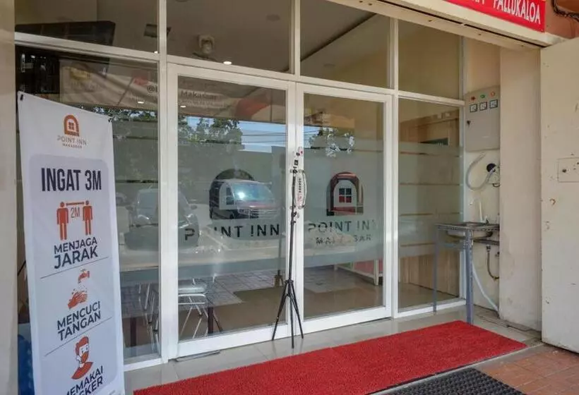 ホテル Reddoorz Plus @ Losari Makassar