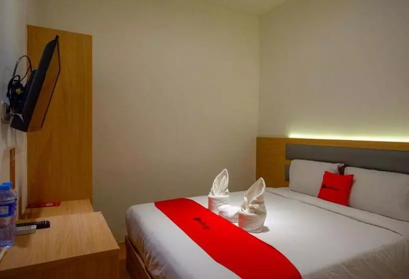 ホテル Reddoorz Plus @ Losari Makassar