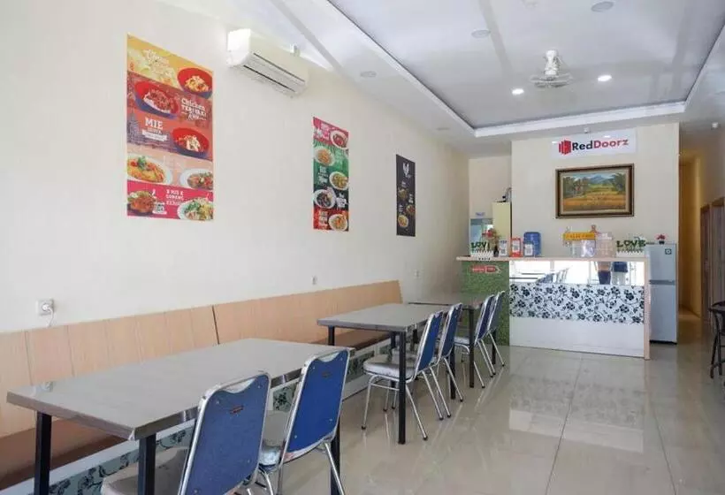 ホテル Reddoorz Plus @ Losari Makassar