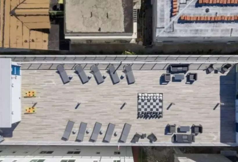 ホテル Samantha Apartments By Lowkl