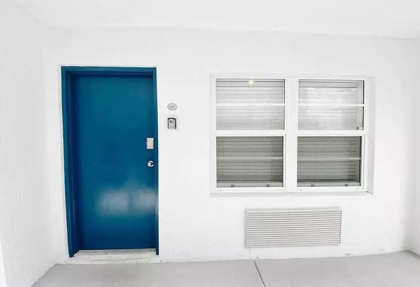 ホテル Samantha Apartments By Lowkl