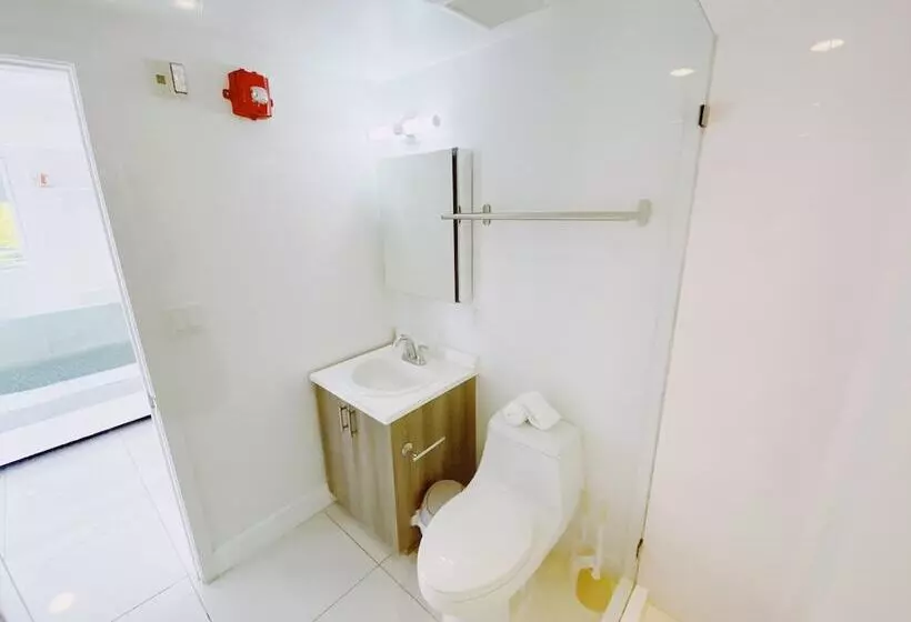 ホテル Samantha Apartments By Lowkl