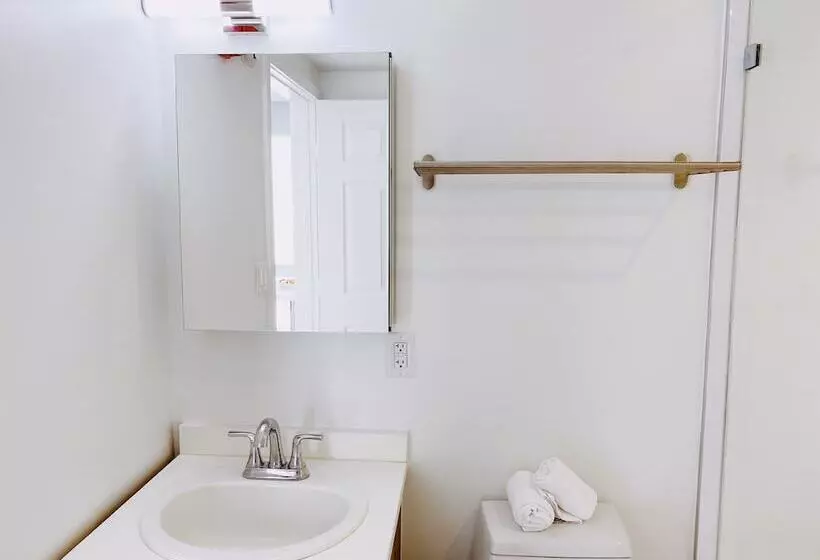 ホテル Samantha Apartments By Lowkl