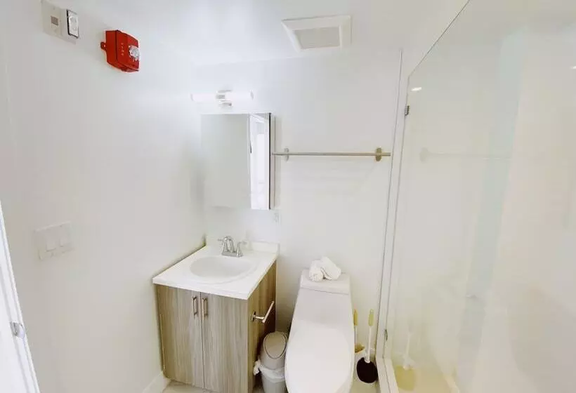 ホテル Samantha Apartments By Lowkl