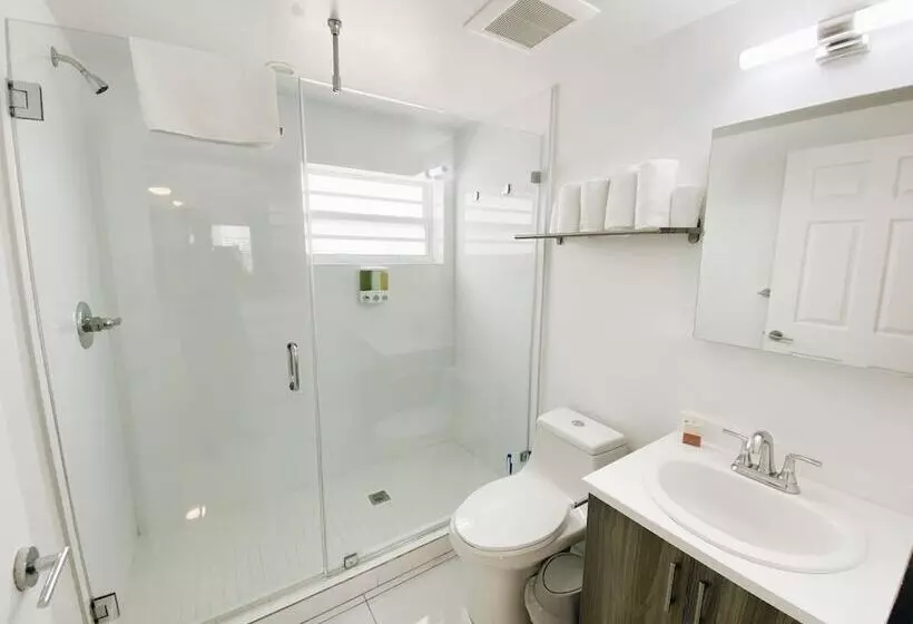 ホテル Samantha Apartments By Lowkl