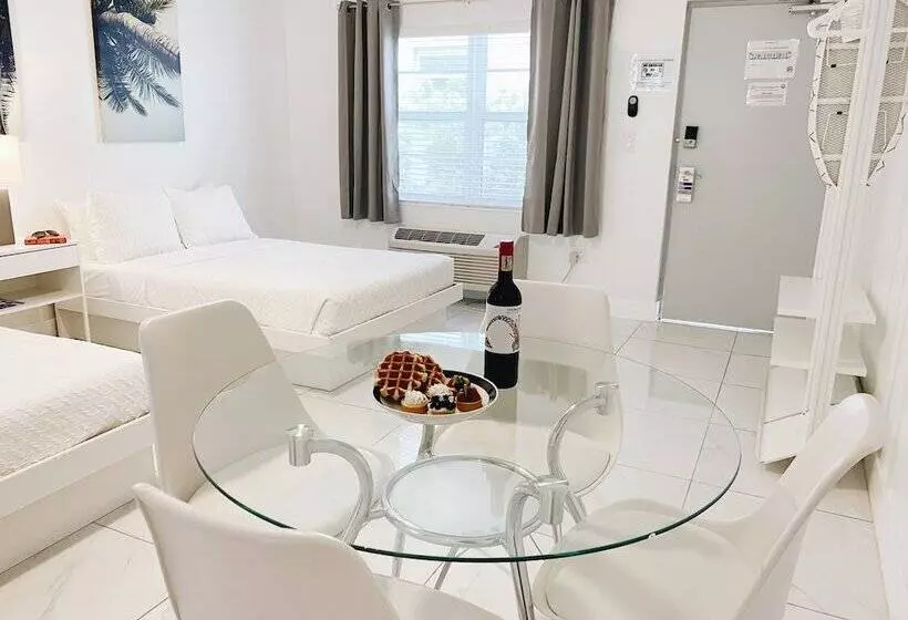 ホテル Samantha Apartments By Lowkl