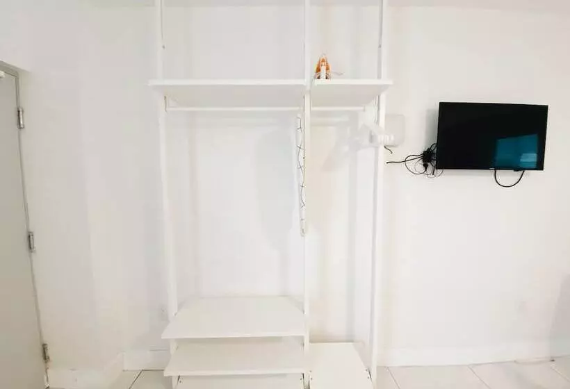 ホテル Samantha Apartments By Lowkl