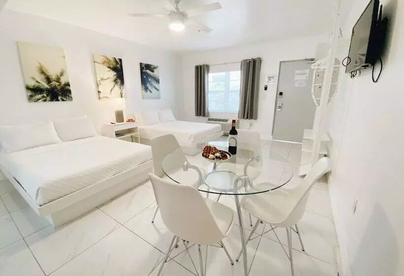 ホテル Samantha Apartments By Lowkl