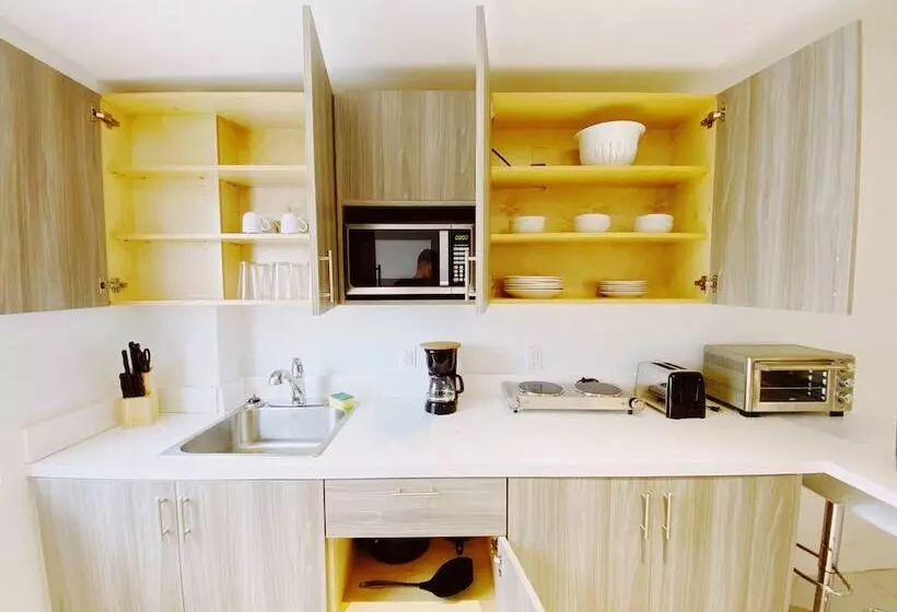 ホテル Samantha Apartments By Lowkl