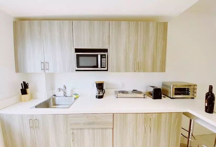 ホテル Samantha Apartments By Lowkl