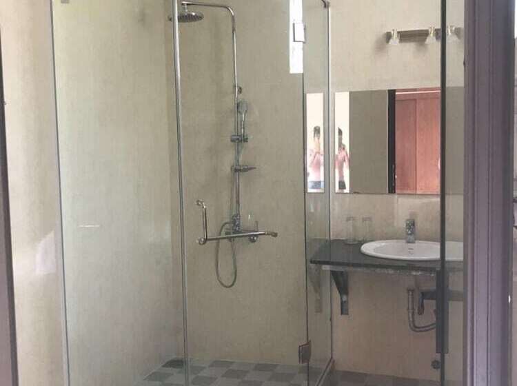 هتل Aloha Binh Tien