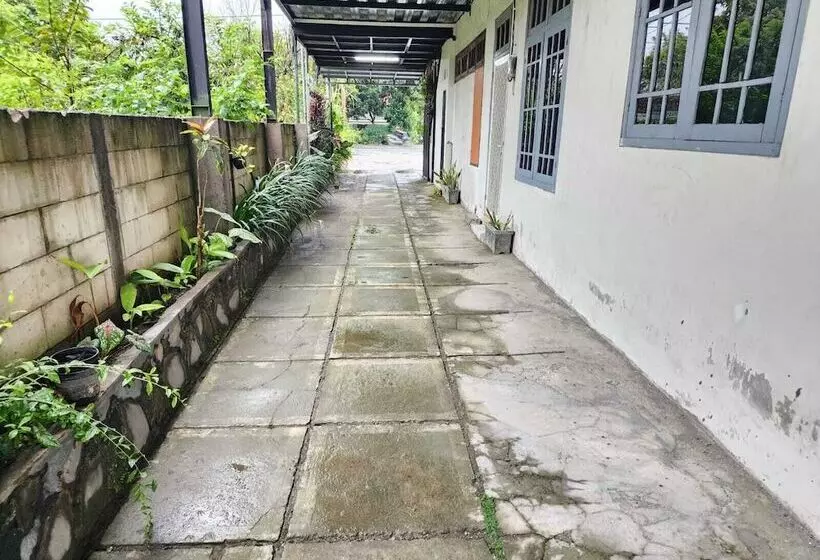 ホテル Omah Pandhoek Family Syariah