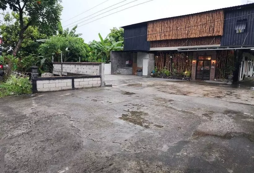 ホテル Omah Pandhoek Family Syariah