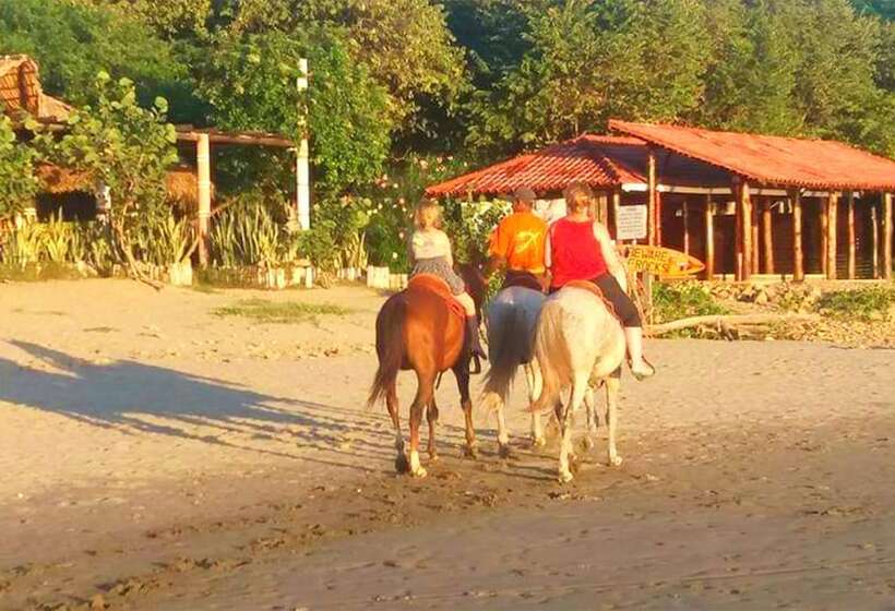 هتل Playa Hermosa Ecolodge