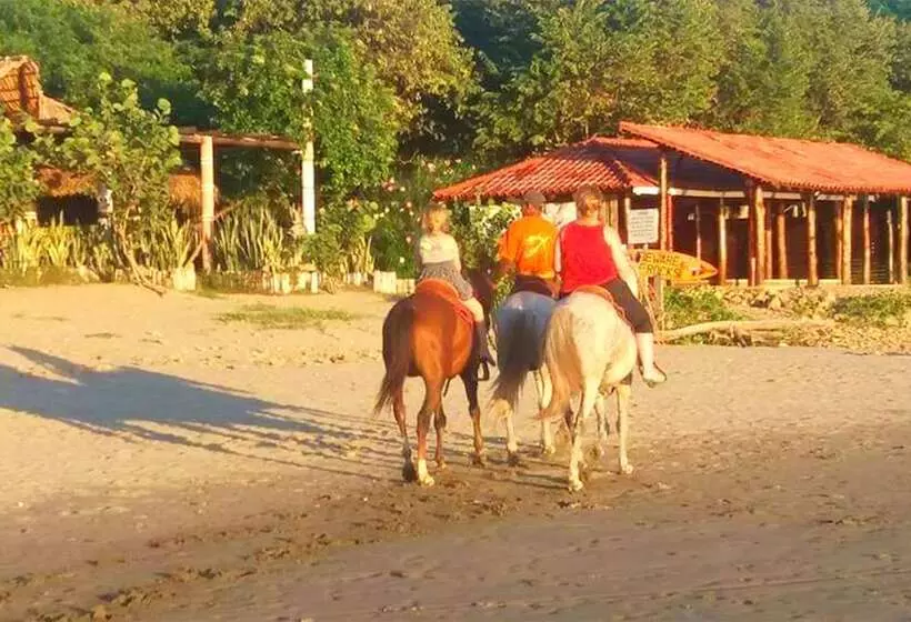 هتل Playa Hermosa Ecolodge