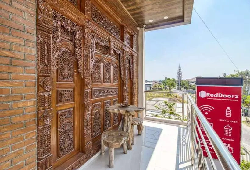 هتل Prime Adisucipto