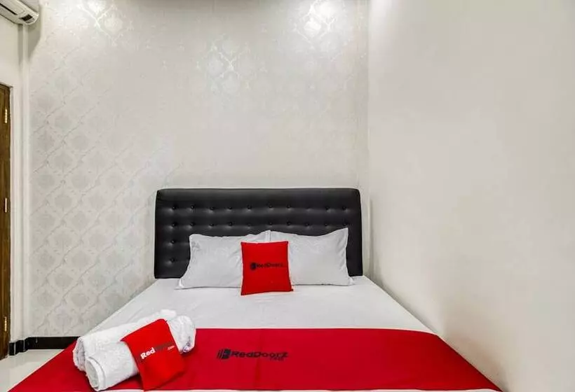 هتل Prime Adisucipto