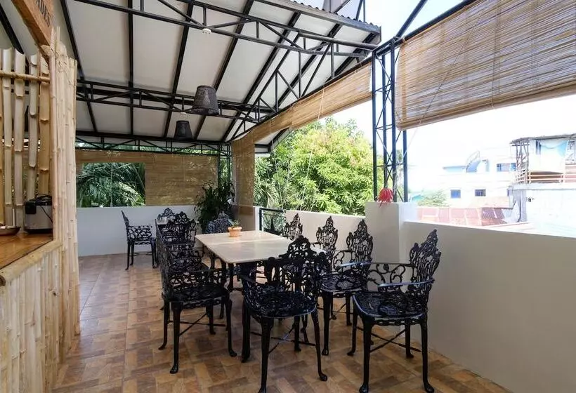 Hotelli Reddoorz Plus @ West Nautical Road Puerto Galera