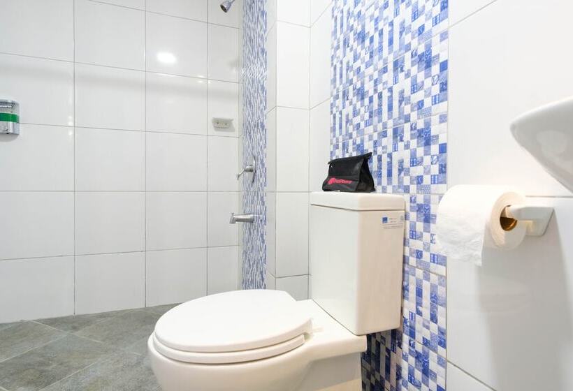 هتل Reddoorz Plus @ West Nautical Road Puerto Galera