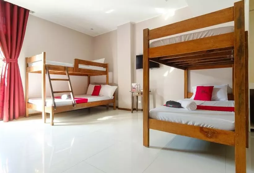 Hotelli Reddoorz Plus @ West Nautical Road Puerto Galera