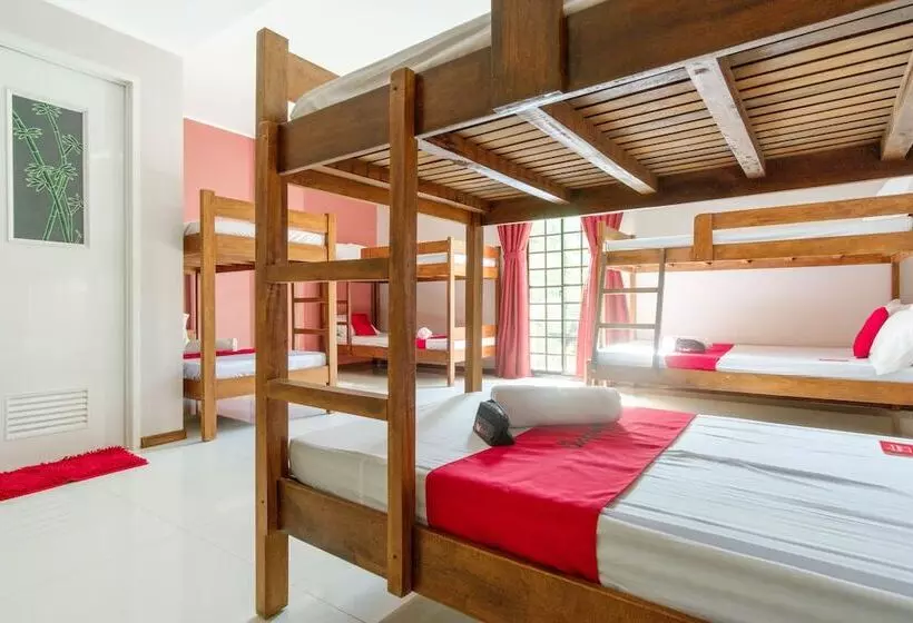 Hotelli Reddoorz Plus @ West Nautical Road Puerto Galera