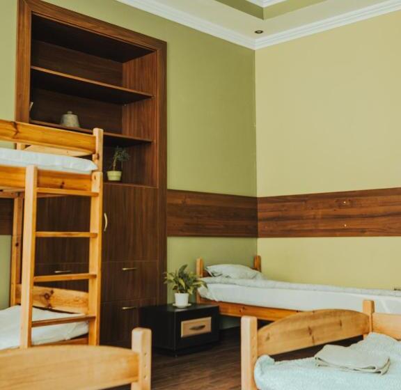 הוסטל Noclegi Na Słowackiego 6