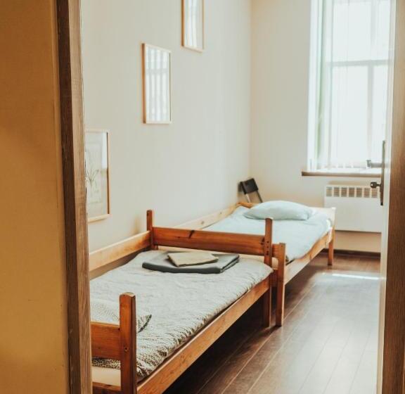 הוסטל Noclegi Na Słowackiego 6