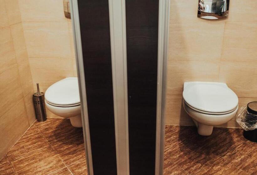 הוסטל Noclegi Na Słowackiego 6