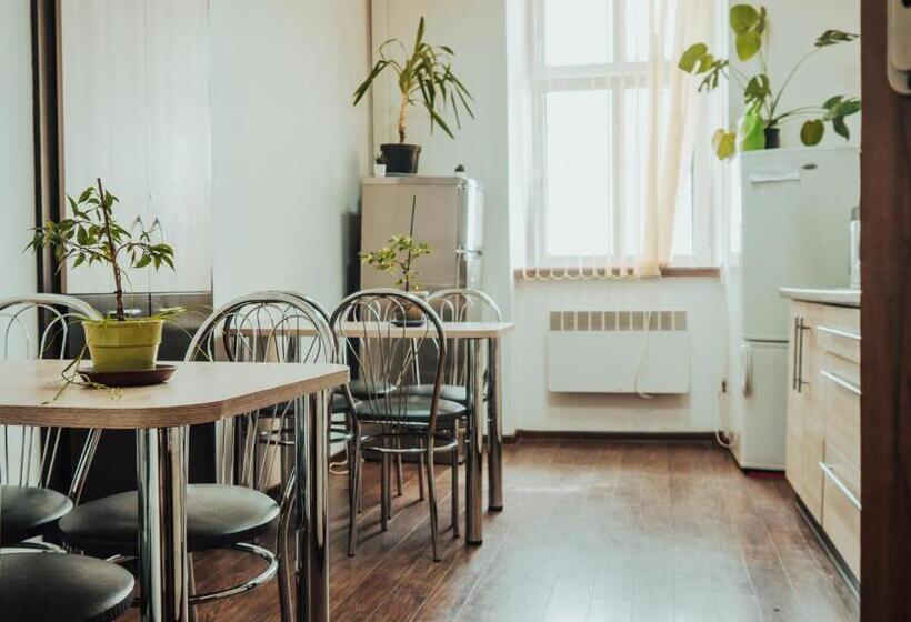 הוסטל Noclegi Na Słowackiego 6