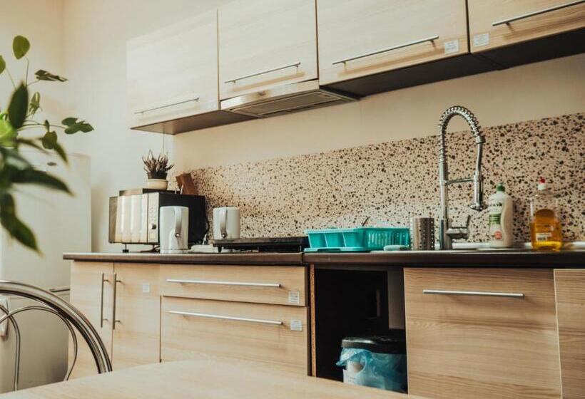 הוסטל Noclegi Na Słowackiego 6