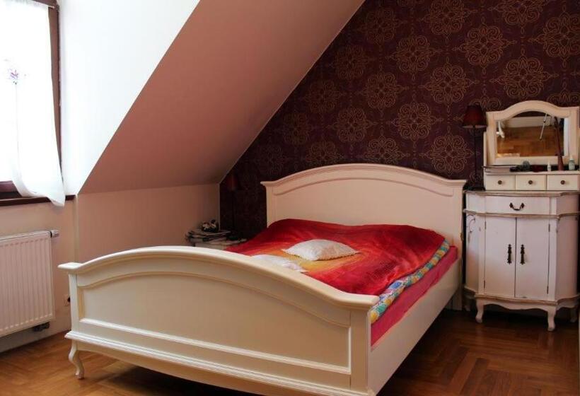 Bed and Breakfast Dwór Pod Różami