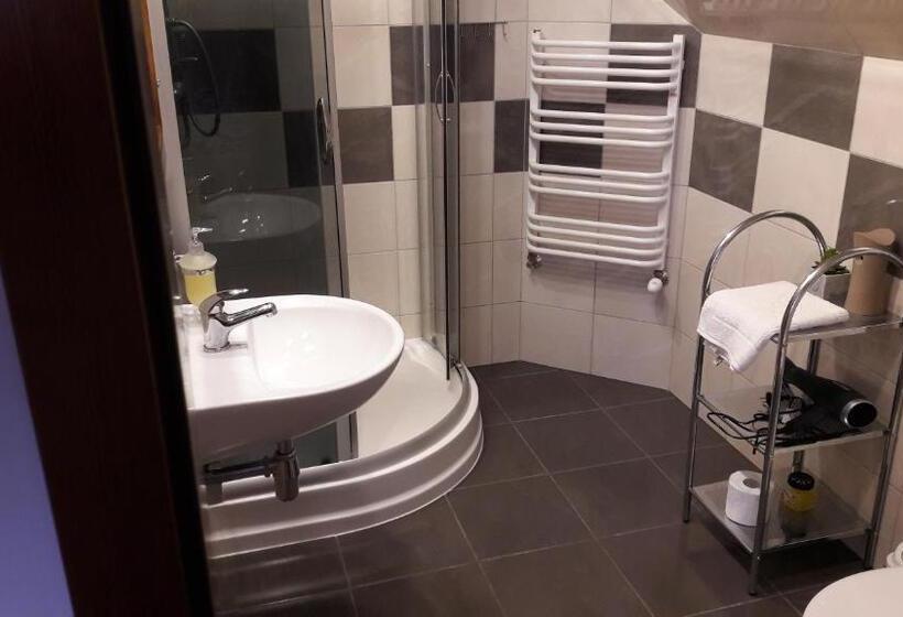 酒店 Agroturystyka żubrówka