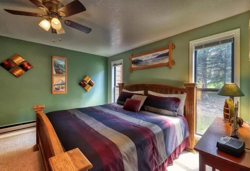 ホテル Aspen Village Golf Course Condo  Snowshoes