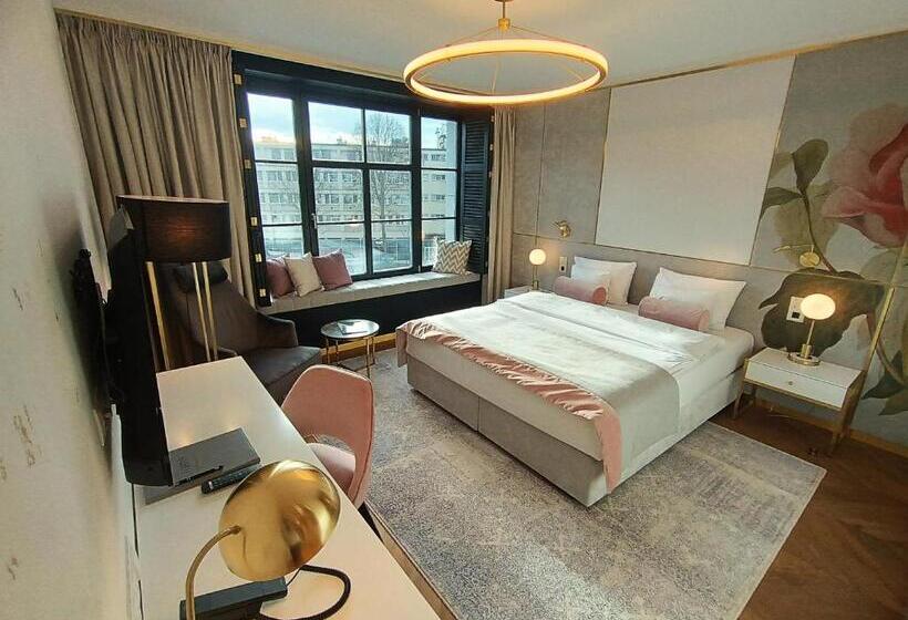 בית מלון כפרי Ferreus Modern Art Deco