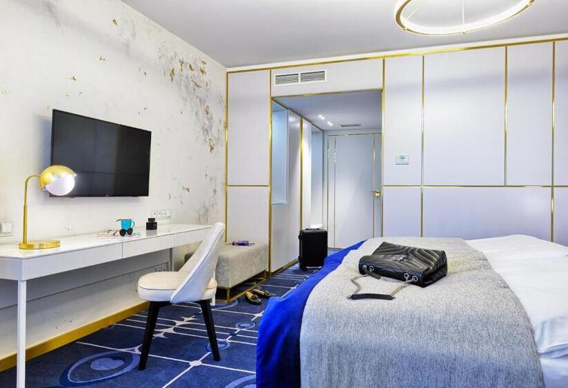 בית מלון כפרי Ferreus Modern Art Deco