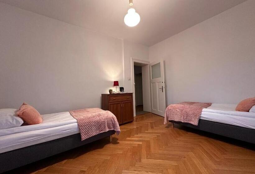 פנסיון Willa Pod Bukami