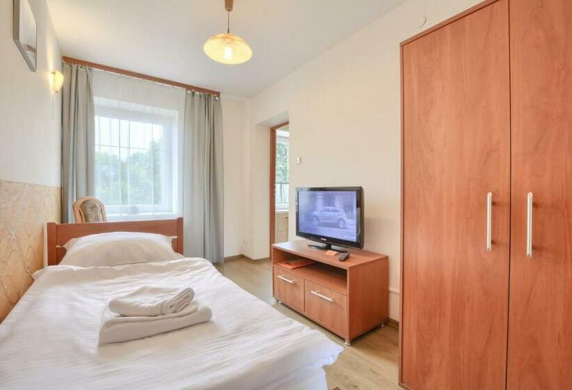 ユースホステル Noclegi Wałbrzych Pokoje Konrad