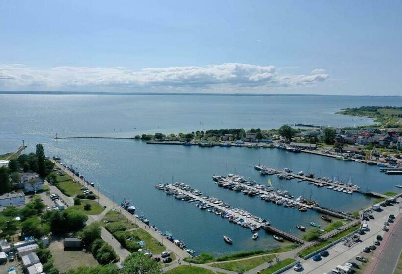 مبيت وإفطار Pensjonat & Restauracja Admirał