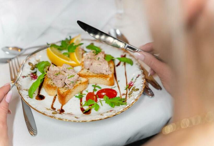 مبيت وإفطار Pensjonat & Restauracja Admirał