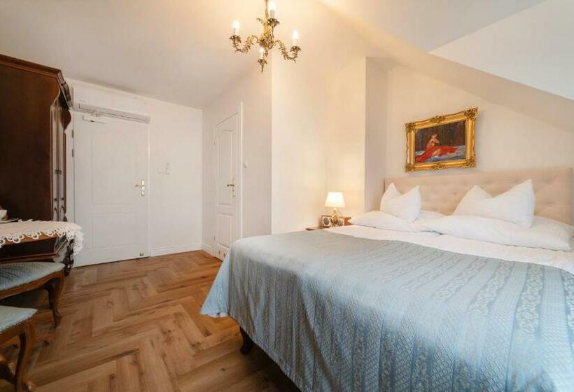 مبيت وإفطار Pensjonat & Restauracja Admirał