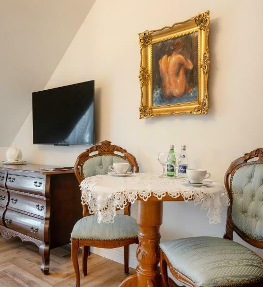 مبيت وإفطار Pensjonat & Restauracja Admirał