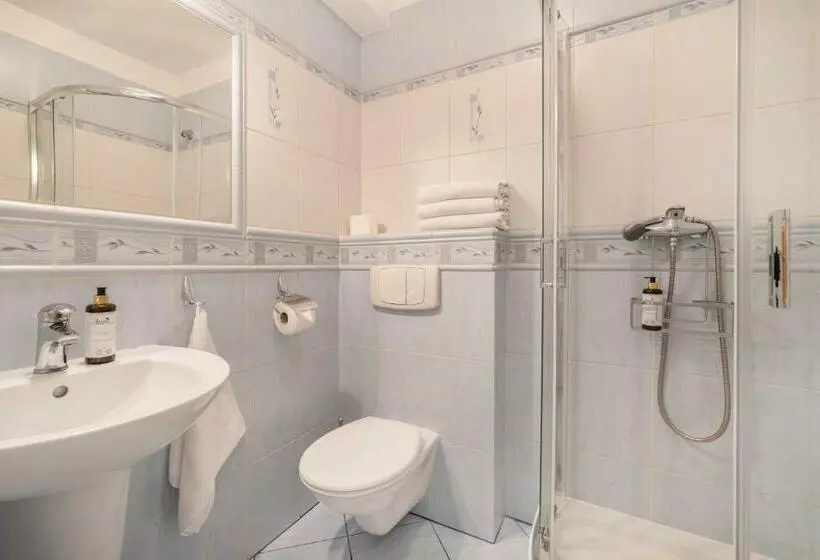 Aamiaismajoitus (B&B) Pensjonat & Restauracja Admirał