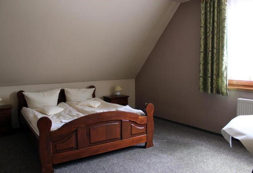 فندق Skalny Dworek