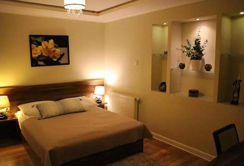 Hotelli Piano Cafe B&b